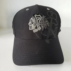 47 Brand Black Mens Chicago Blackhawks Fitted NHL Hat size  S-M.